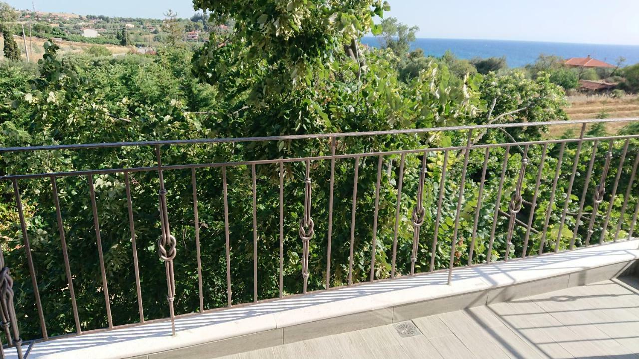 Apartamento Stone House With Seaview Nea Poteidaia Exterior foto