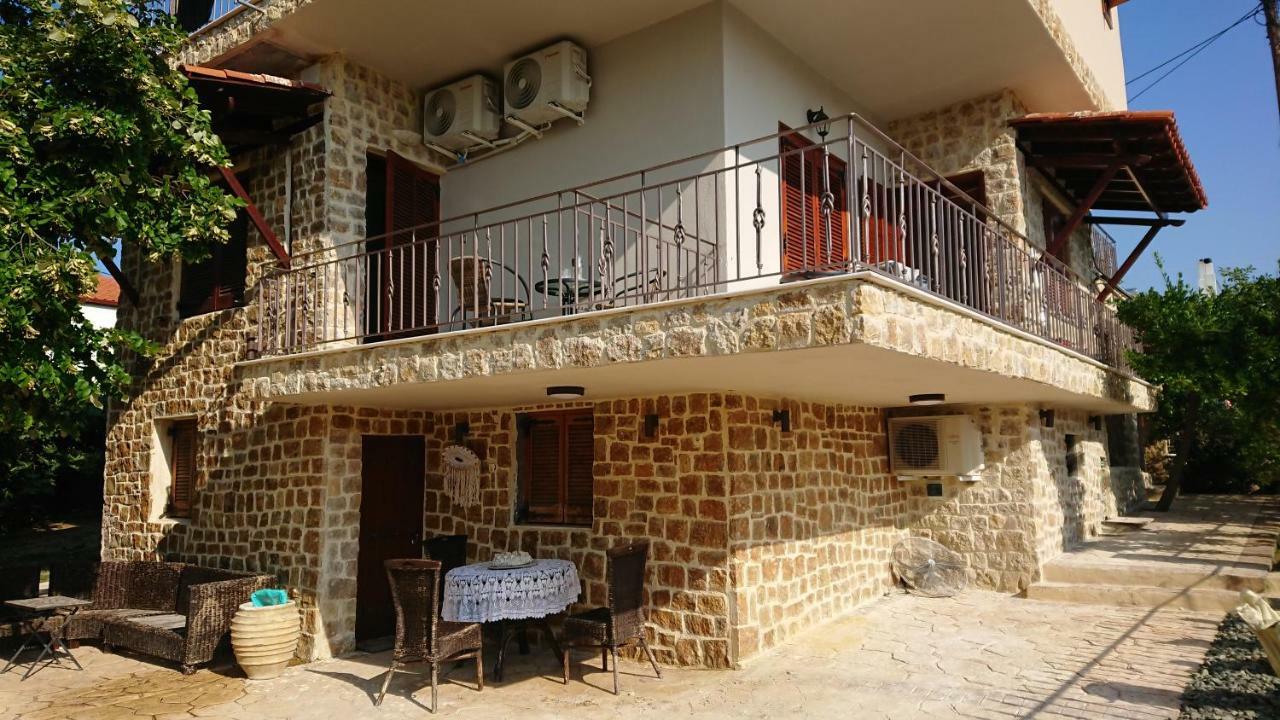 Apartamento Stone House With Seaview Nea Poteidaia Exterior foto
